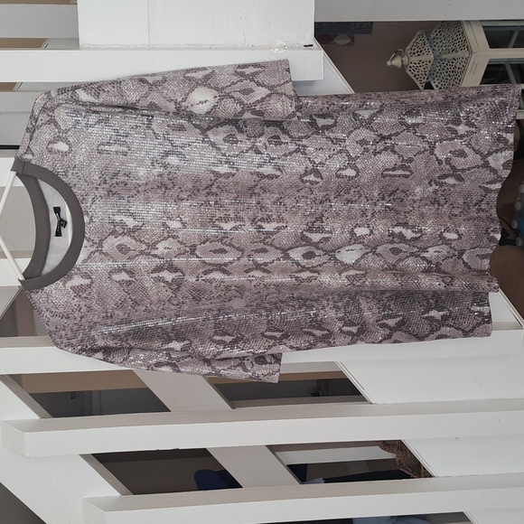 Oversized Snakeskin sequence design Top. SzS.Excellent. Round neck short sleeve - Picture 4 of 7